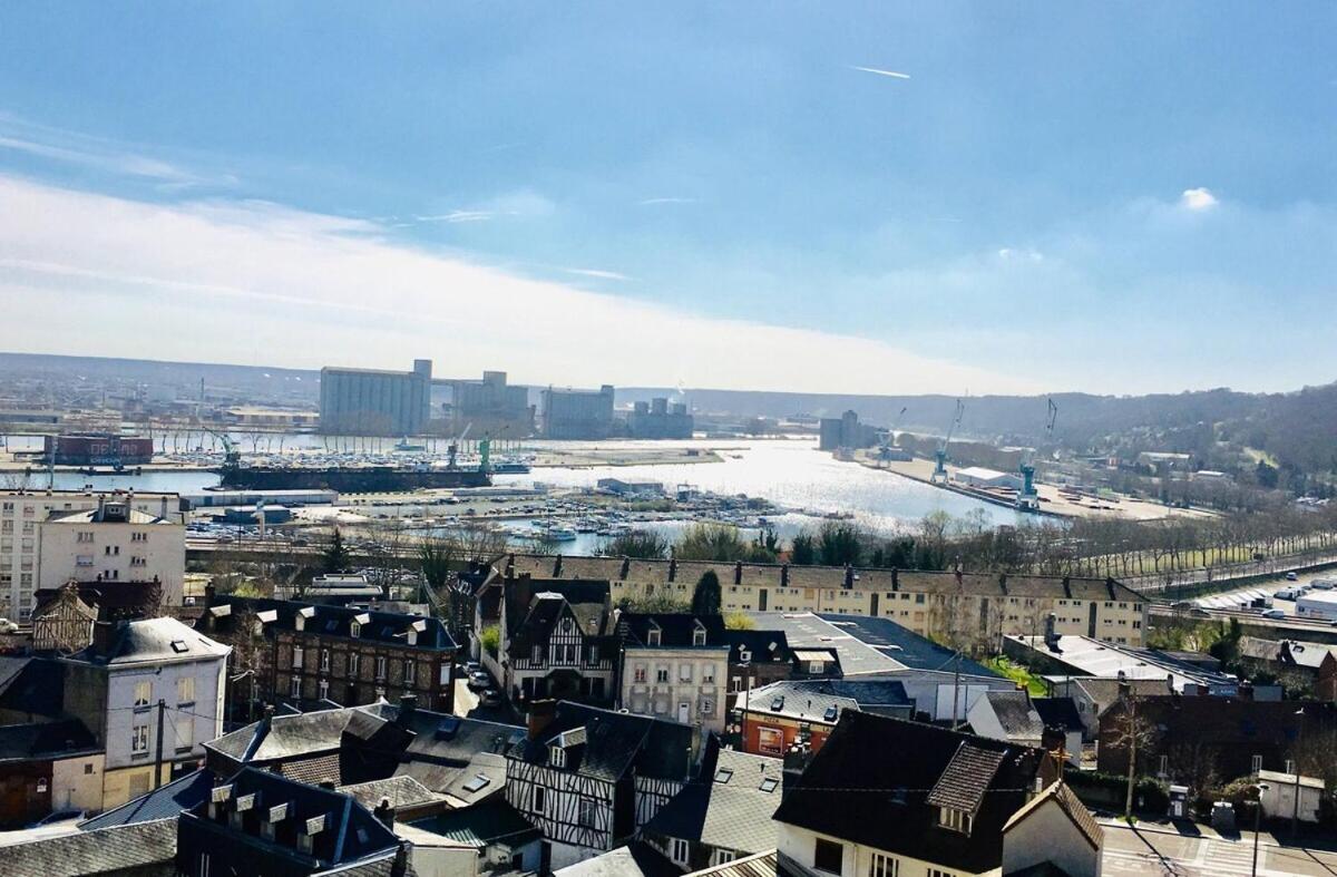 Rouen : Vue panoramique sur la seine avec parking photo 1
