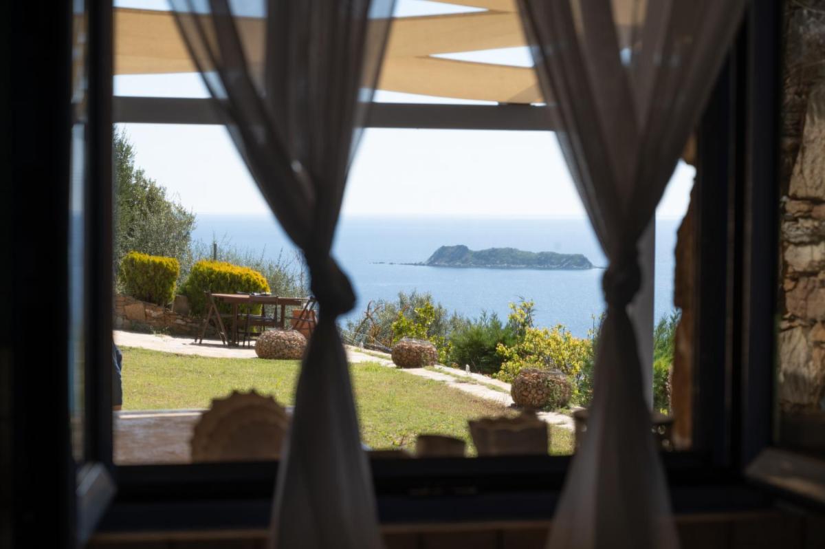Wonderful Maisonette Overlooking the Aegean Sea