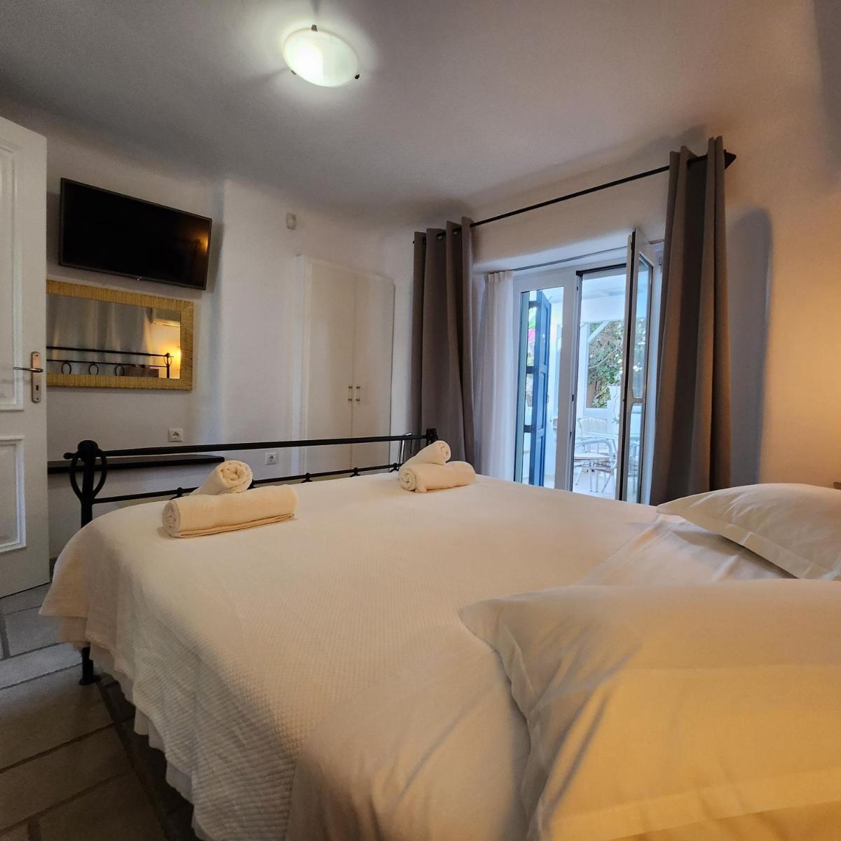 Mykonian Iros Suites & Villas