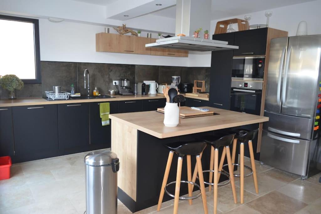 App. 100m2 avec jardin proche plages et port Carry