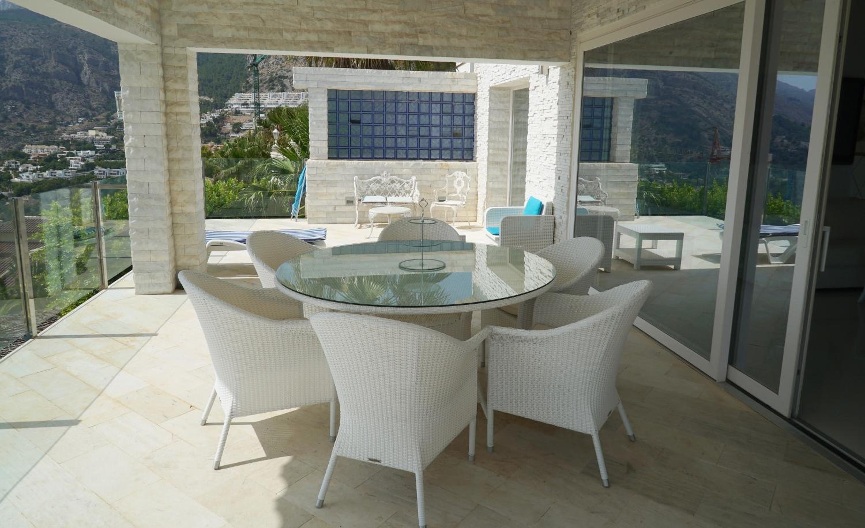 Villa Aleandra con Maravillosas Vistas al mar!
