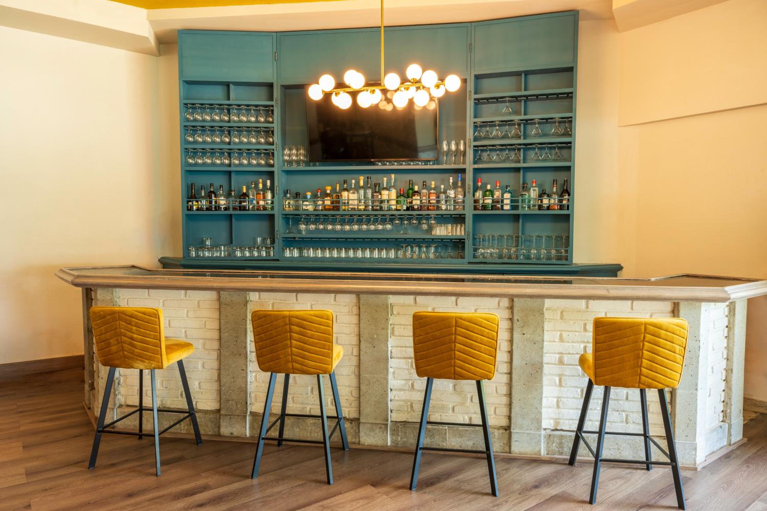 bar