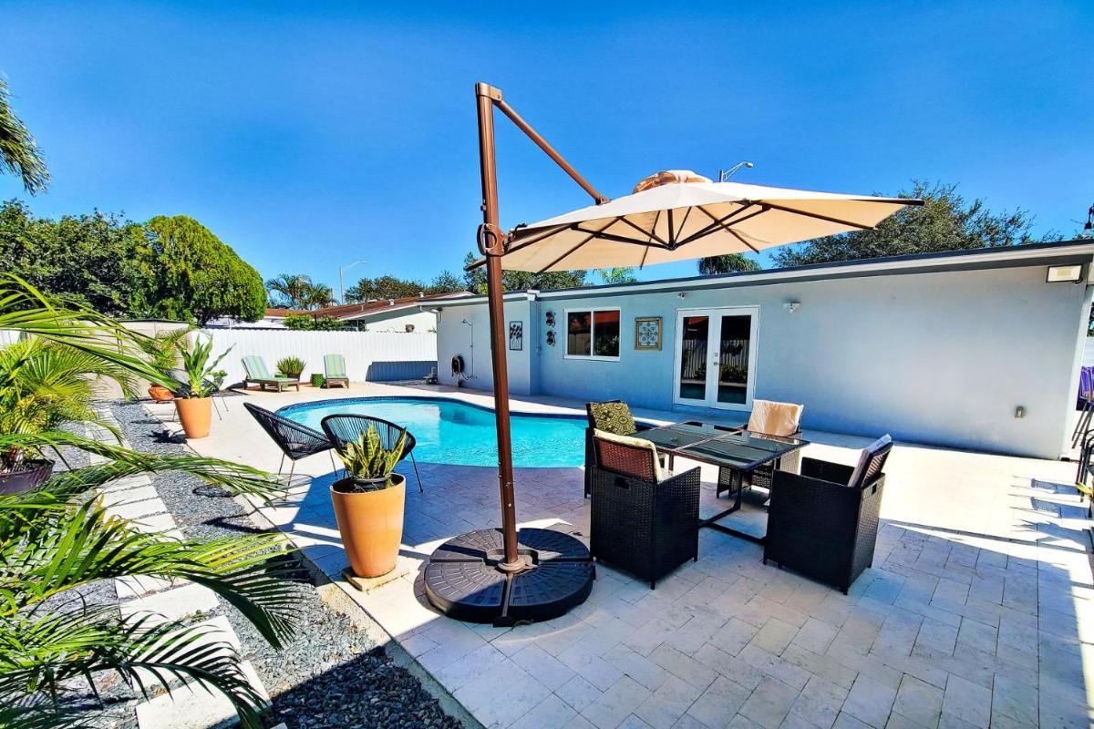 Pines Paradise - Luxury Home, Pool, BBQ, Parking