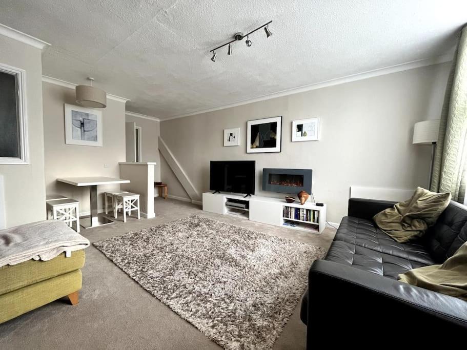 Riverside Apartment view 3