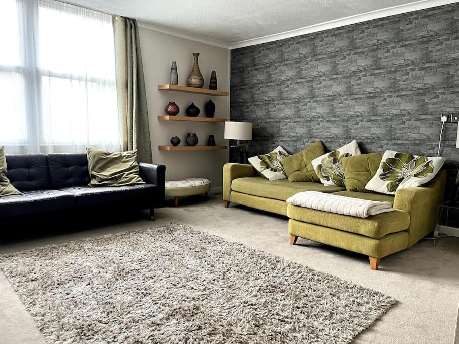 Riverside Apartment view 4