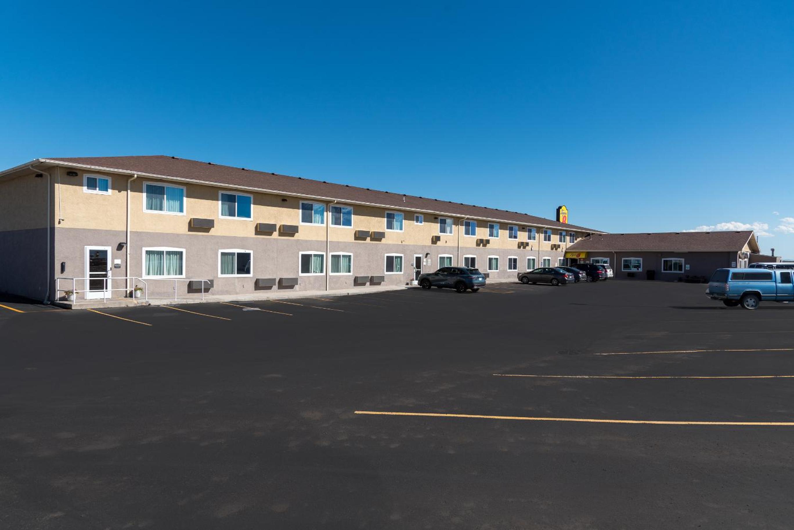 Alamosa Vacations - Super 8 by Wyndham Alamosa - Property Image 2