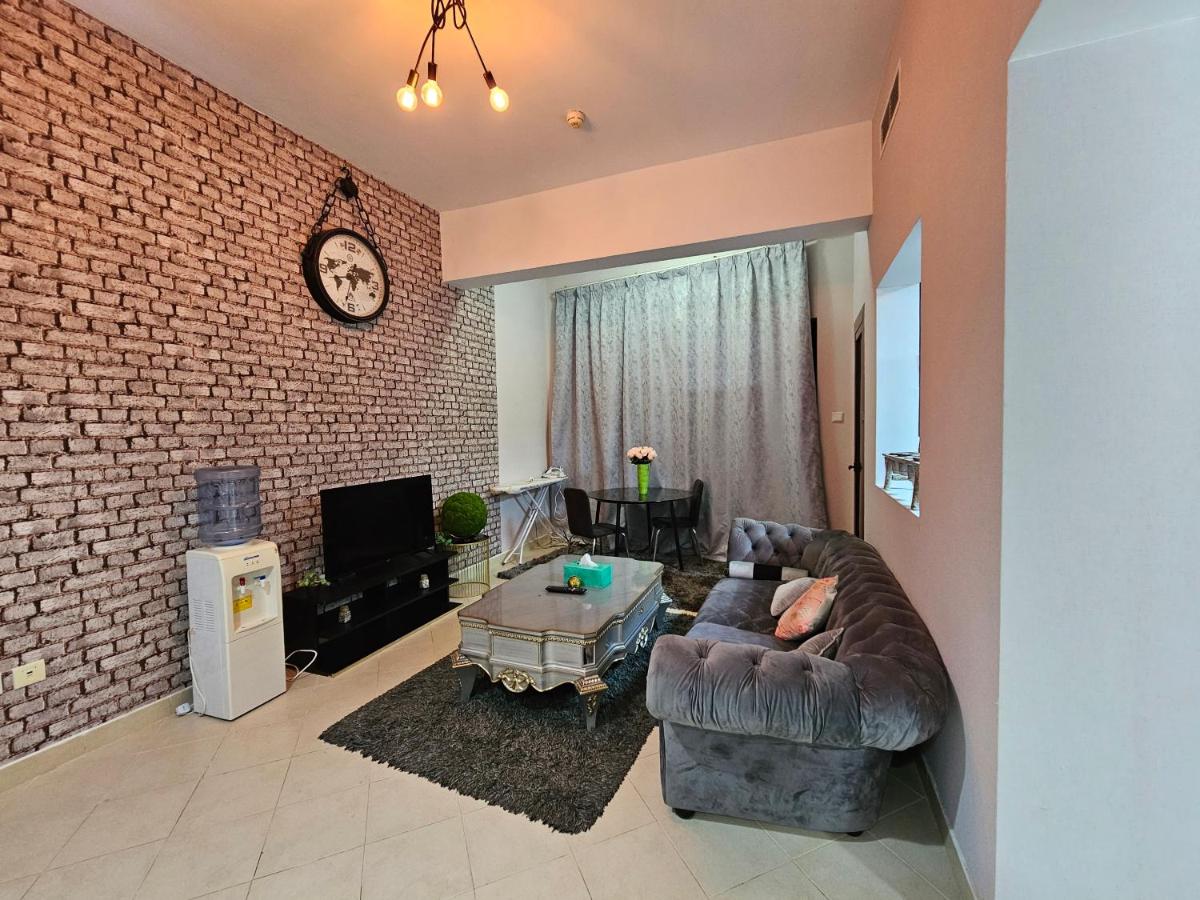Beautiful 2 Bedrooms + Hall Rental Unit in Marina Escan807