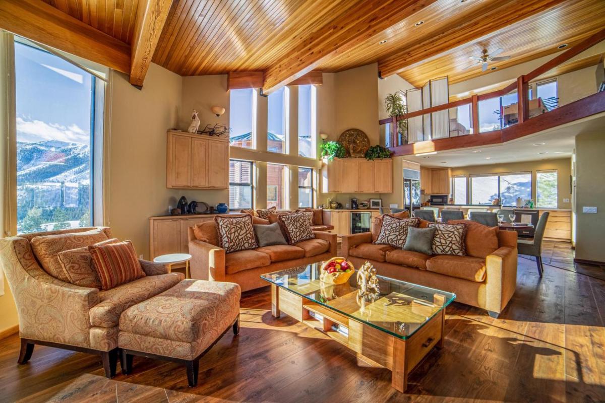 #371 - Ski-In Ski-Out Pet-Friendly Home, Mountain Views & Private Spa