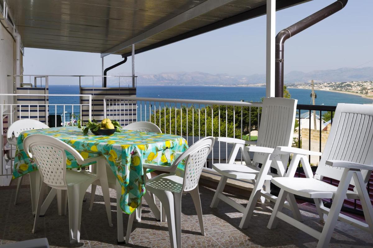 Bivani a 100 m dal mare photo 1