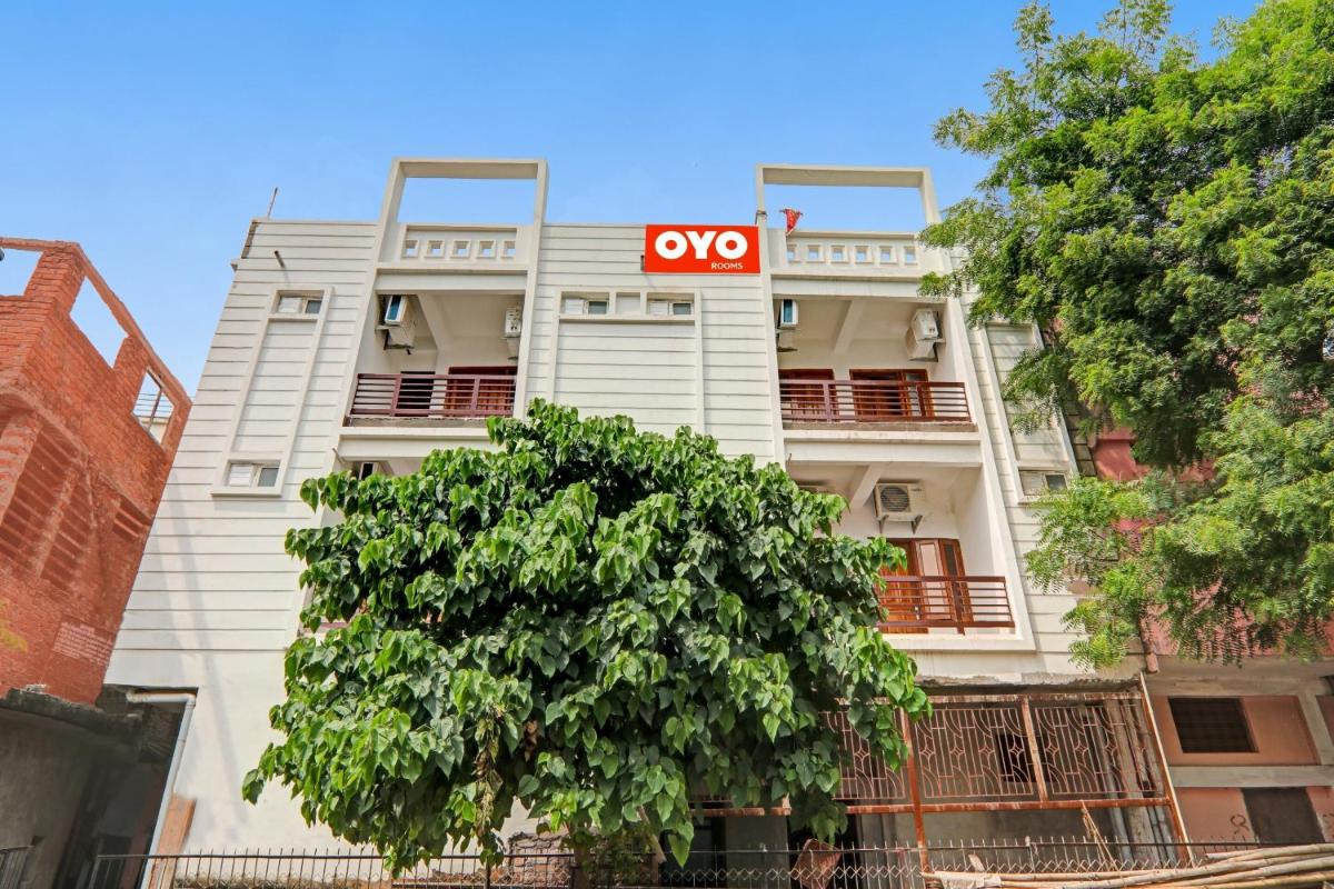 Super OYO Flagship 92273 Guest House Rr Inn