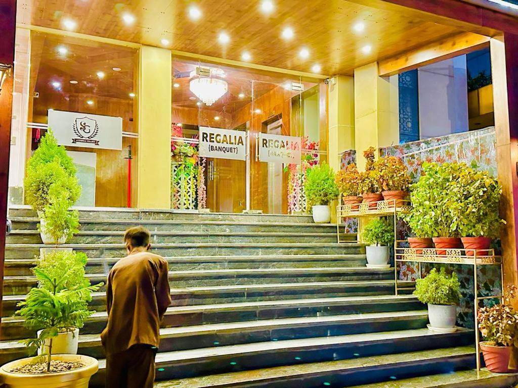 HOTEL SUPERIA GRAND
