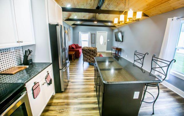 Cozy 3br downtown red door house