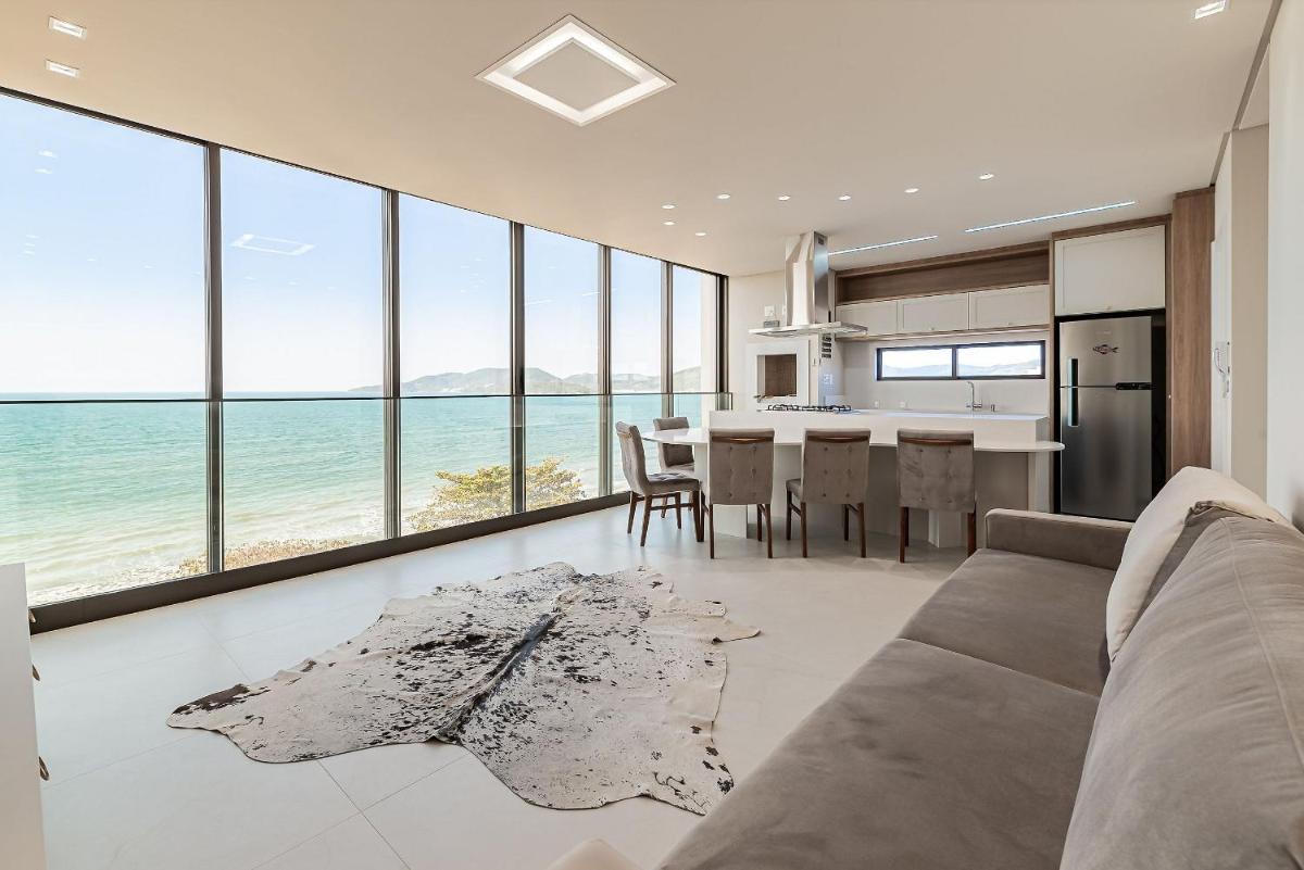 Apto moderno com vista para o mar LLR802