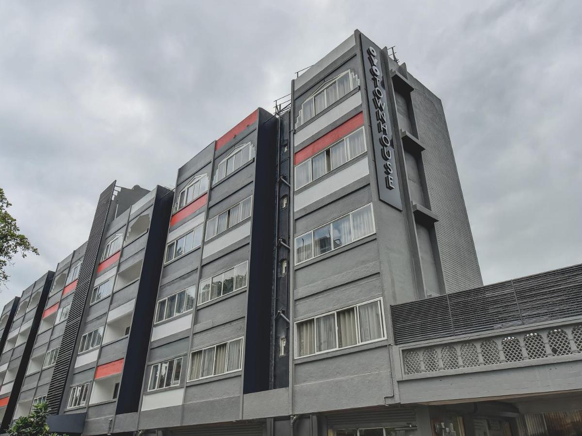 Super OYO Townhouse 592 Century Hotel