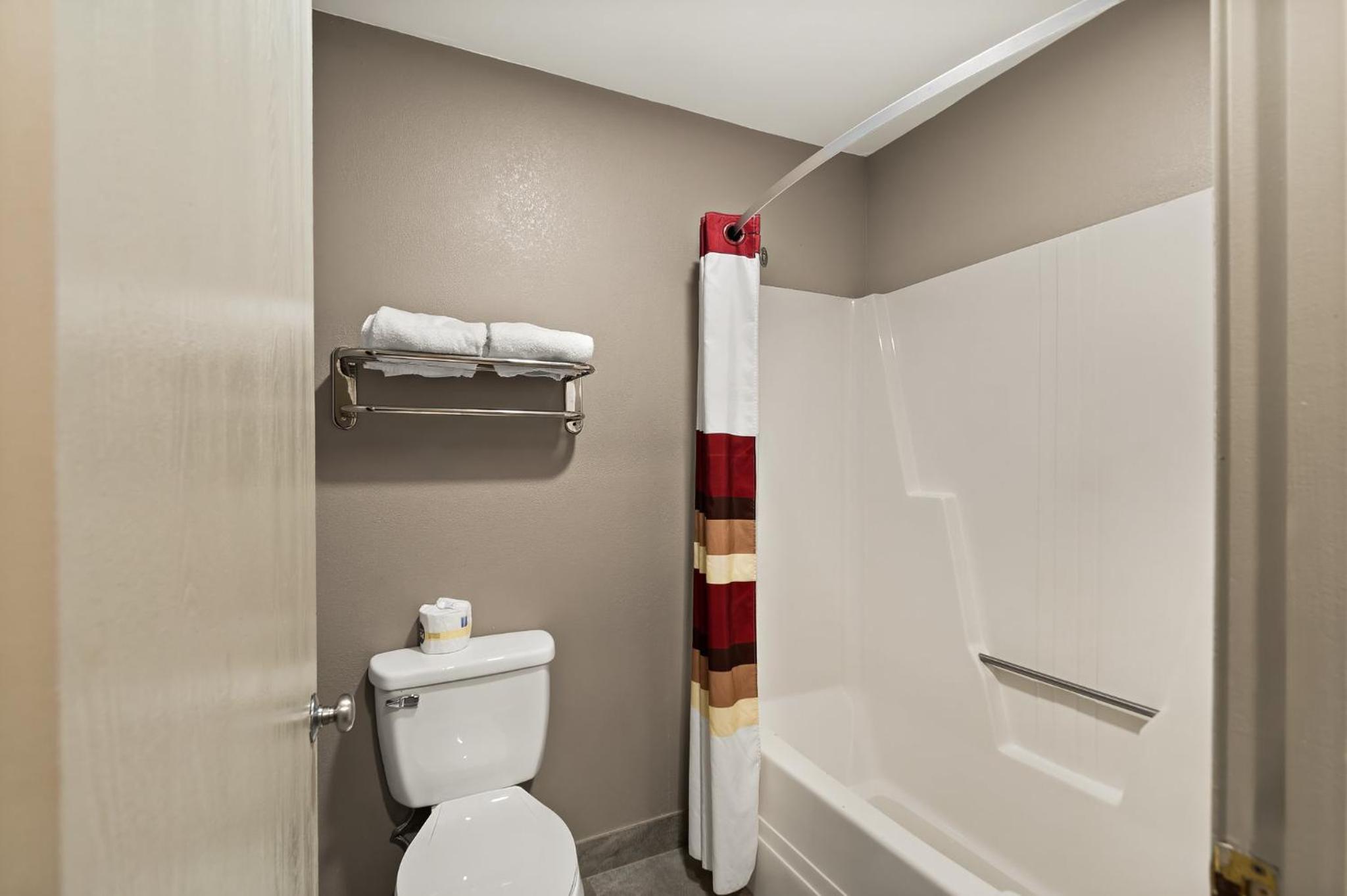 Martinsburg Vacations - Red Roof Inn Martinsburg - Property Image 8