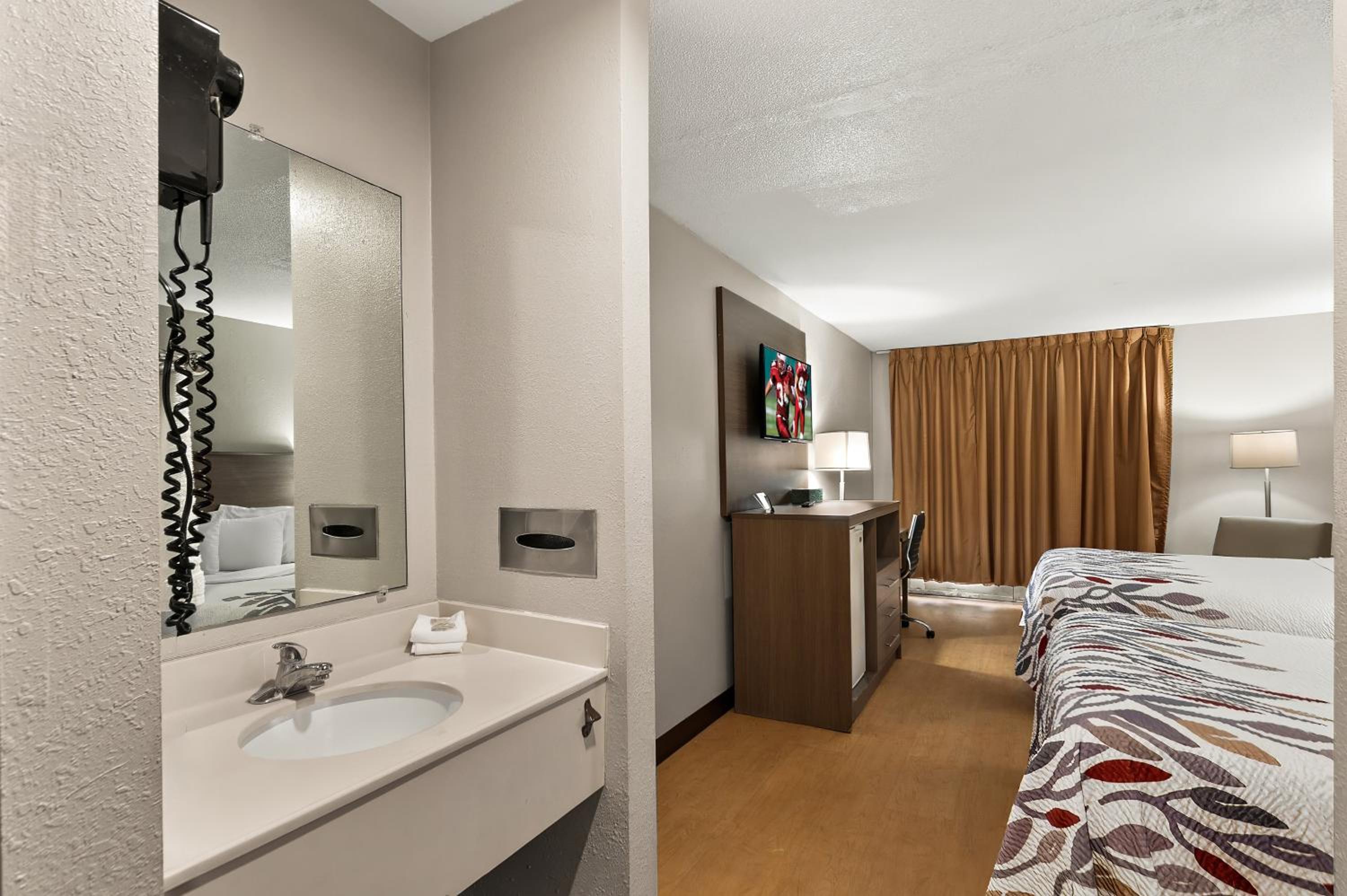Martinsburg Vacations - Red Roof Inn Martinsburg - Property Image 3