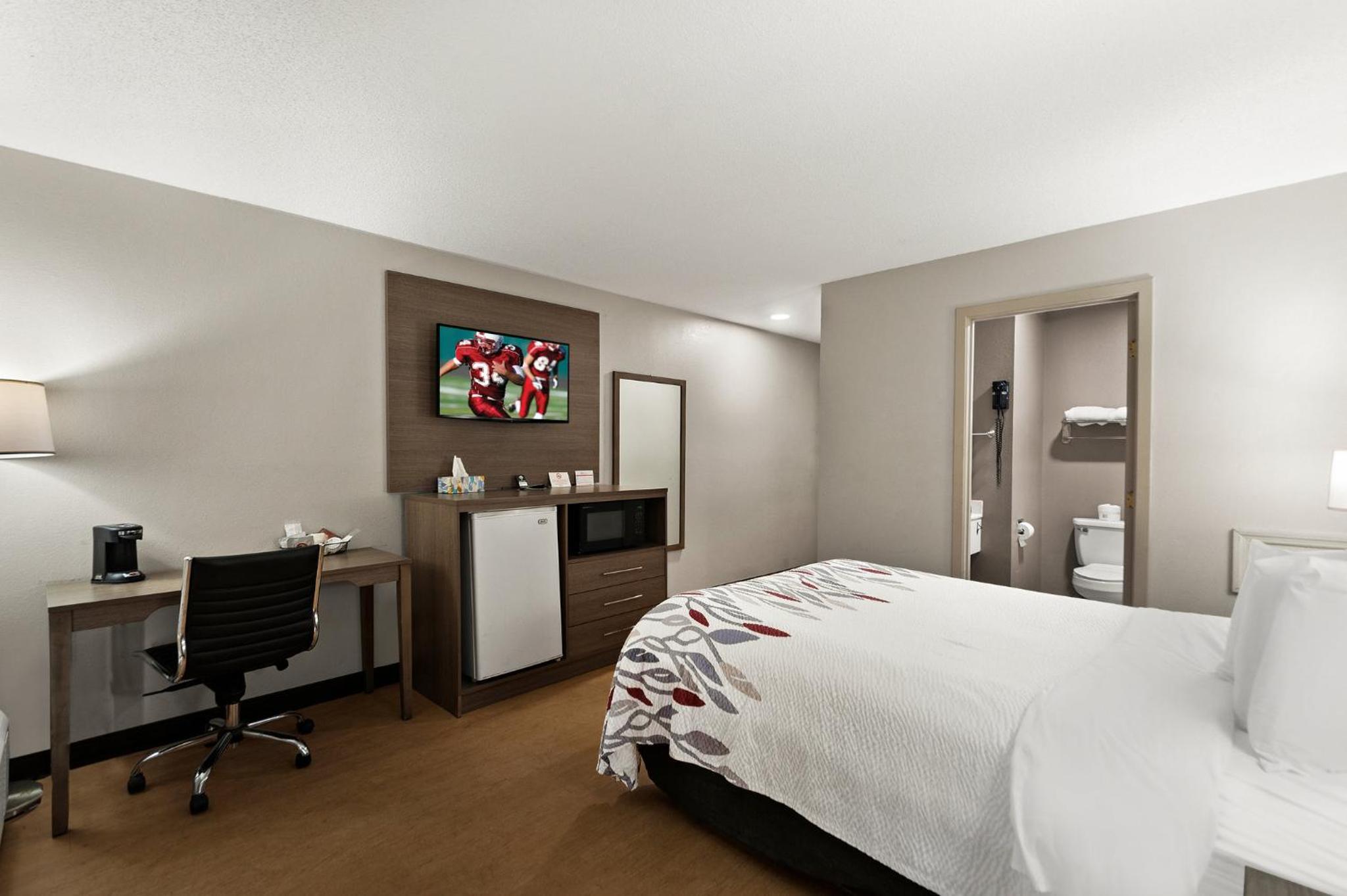 Martinsburg Vacations - Red Roof Inn Martinsburg - Property Image 4