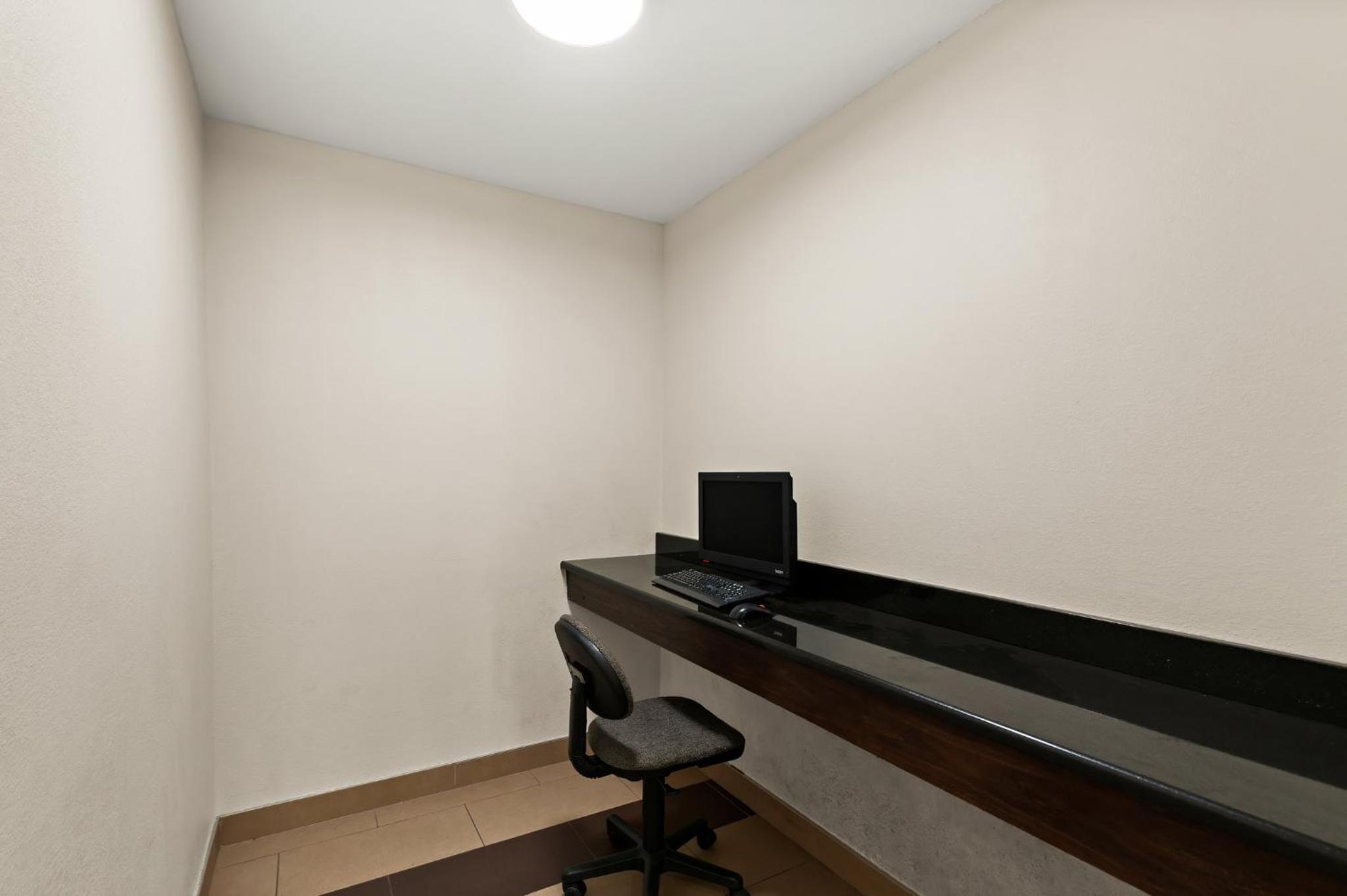 Martinsburg Vacations - Red Roof Inn Martinsburg - Property Image 32