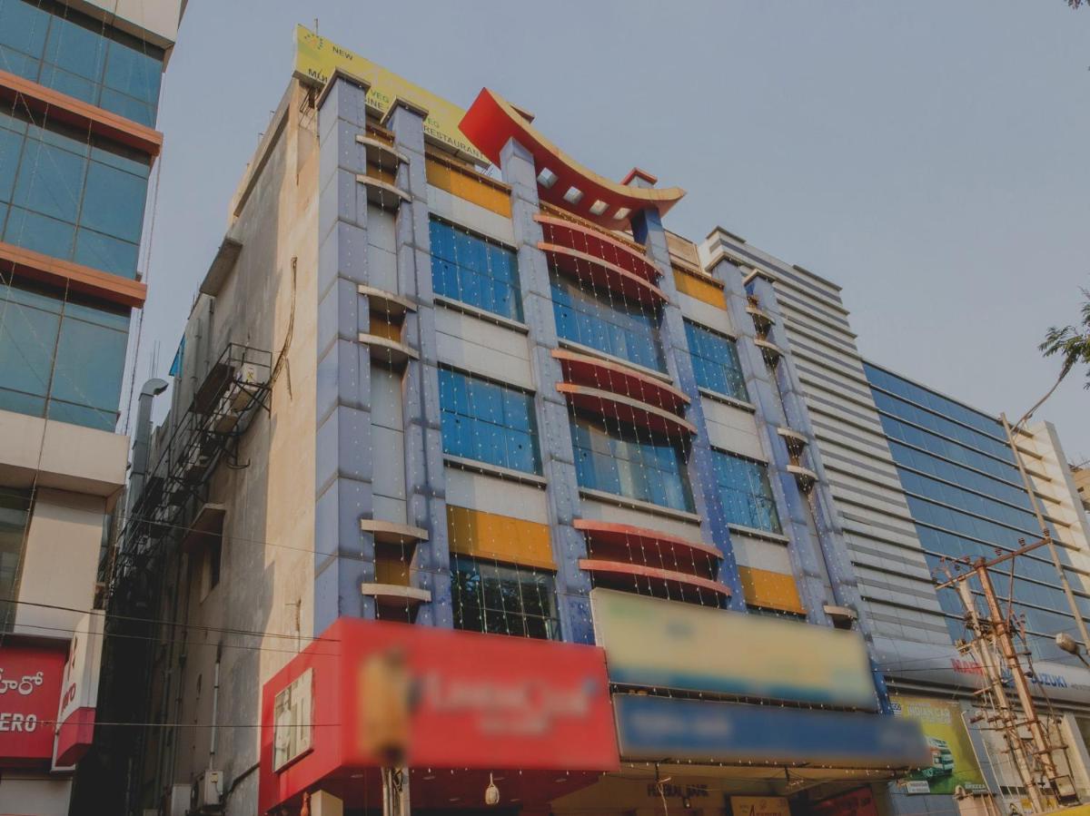Super OYO Hotel New Platinum opp New malakpet metro station