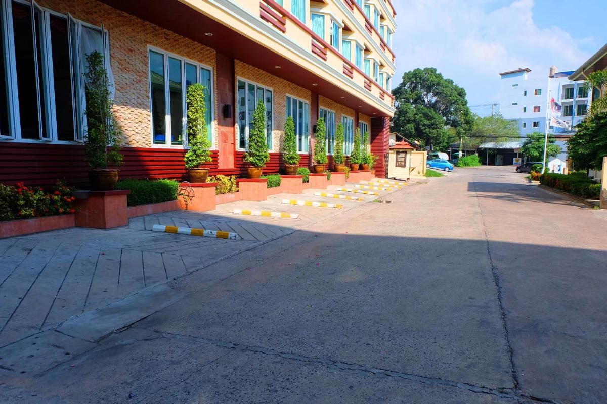 Hotel J A Plus Hotel