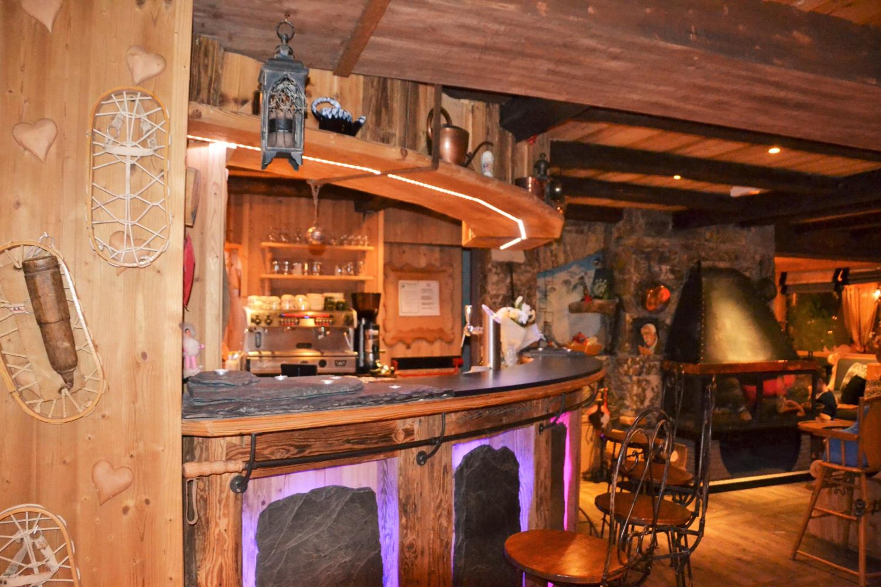 bar