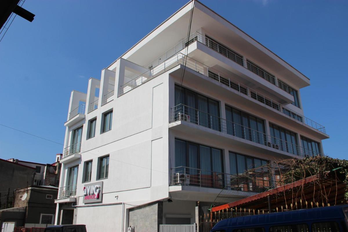 Living Aparthotel
