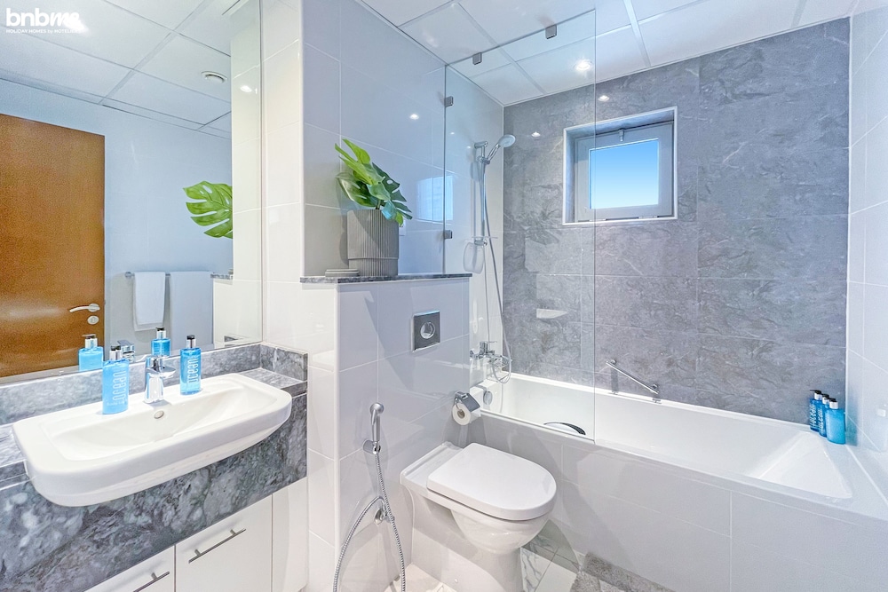 3B-Amna Tower-4801 by bnbme homes