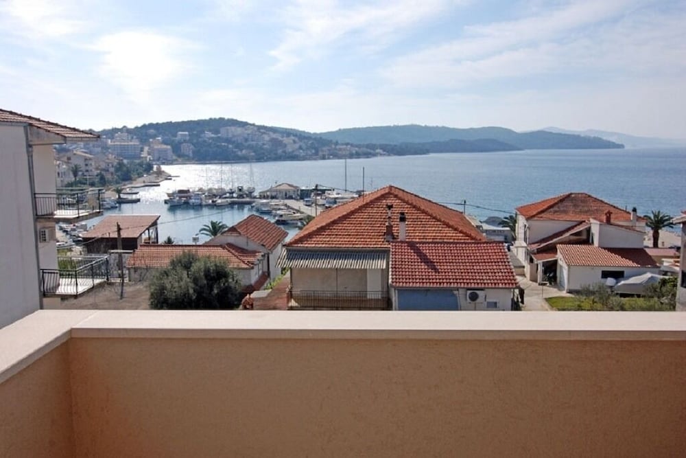 Central - 40m From the Beach - A3