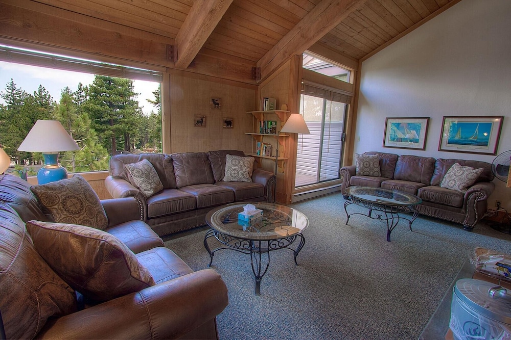 Woody's Clubhouse 3 Bedroom Home by Redawning
