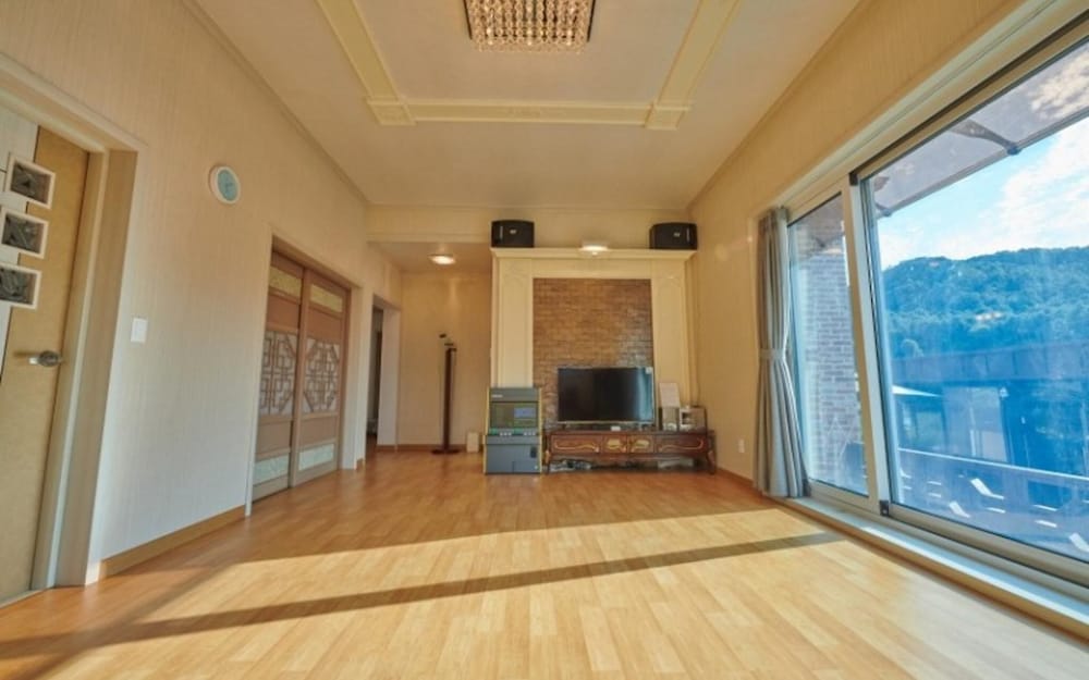 Gapyeong Min House Pension