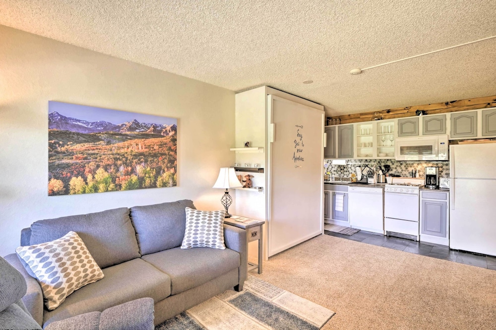 Granby Studio w/ Community Pools & Golfing!