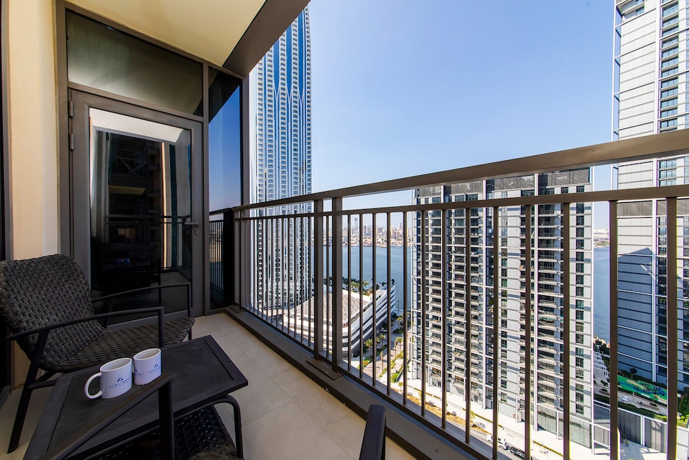 Urban 2BR Harbour view at Creek Rise — Dubai