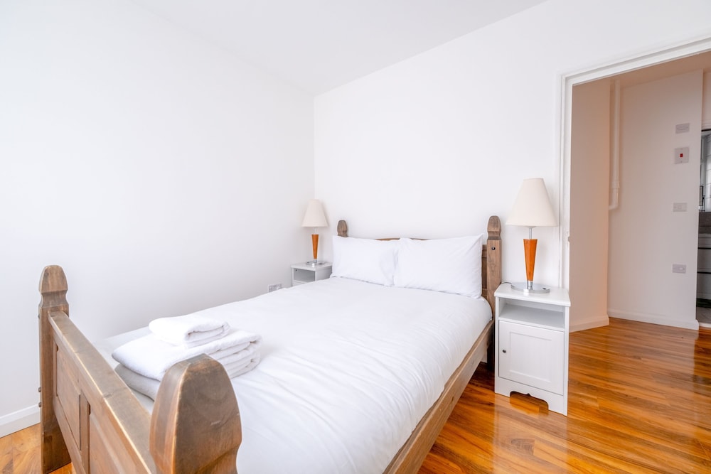 Spacious & Central 4BD Flat - Angel