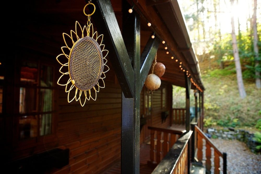 Twa Hoots Lodge view 5