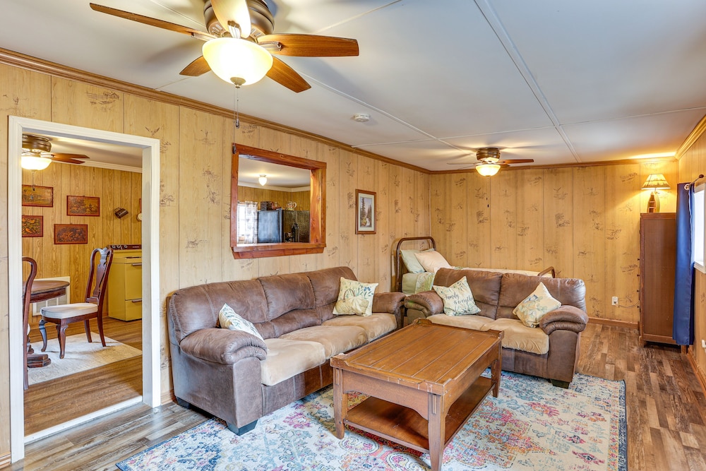 Brodies Landing Cottage ~ Half Mi to Lick Creek!