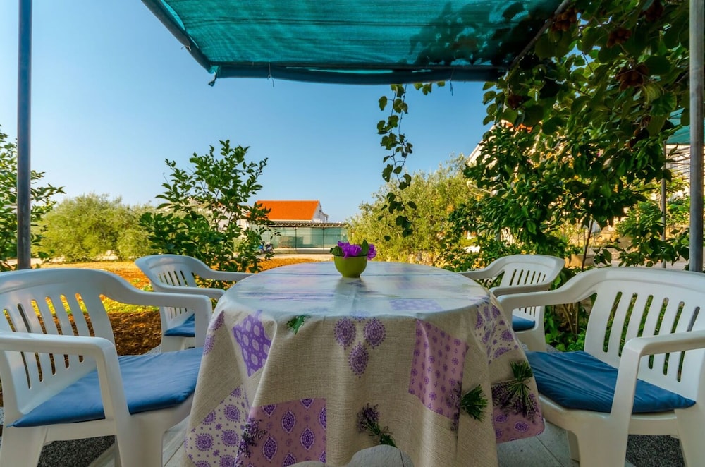 Ljuba - Nice Garden - A1