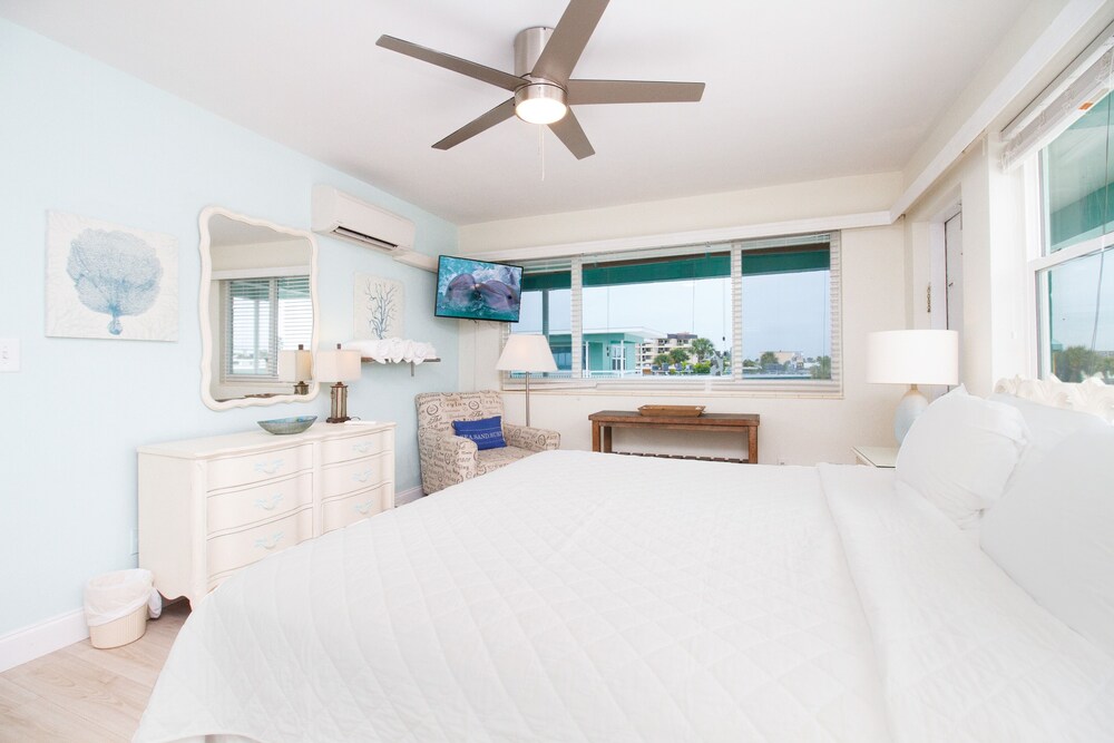 Tropic Terrace #59 - Beachfront Rental 2 Bedroom Condo by RedAwning view 5