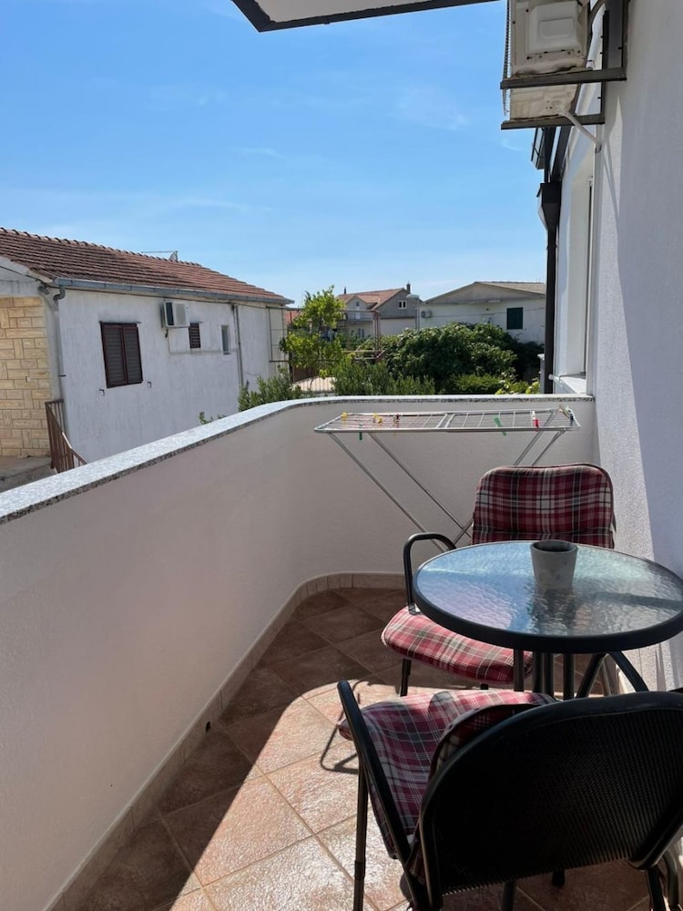 Tea - Parking and Grill, 100 m From sea - SA2