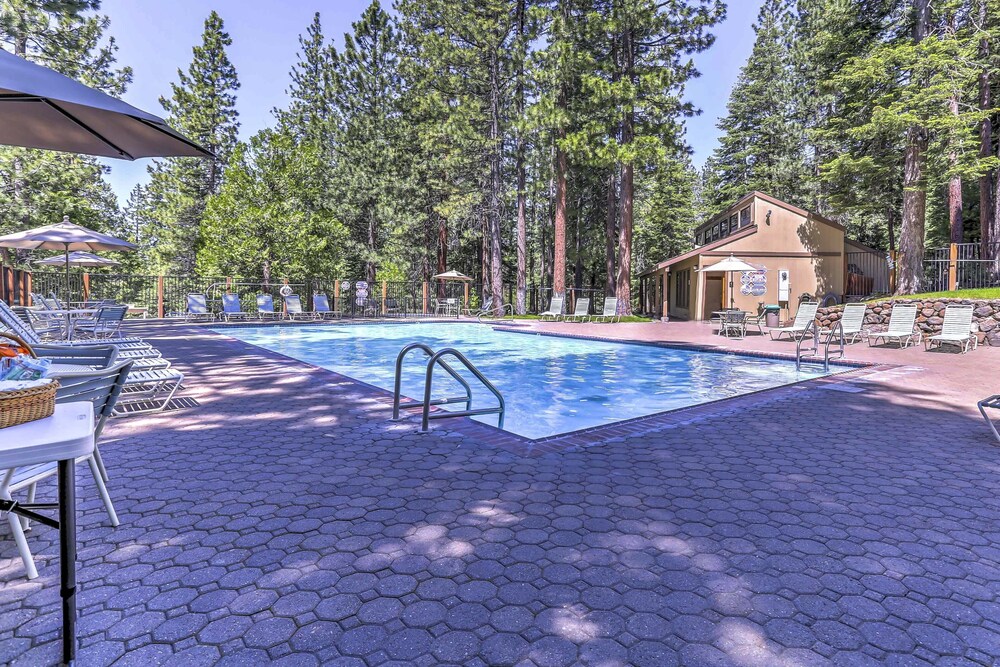 Kings Beach Retreat w/ Amenities - 1 Mi to Lake!