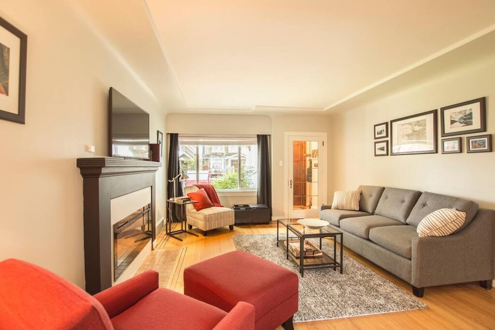 438 West 21st Beautiful 3 Bdrm Newly Reno d Home Cambie Area