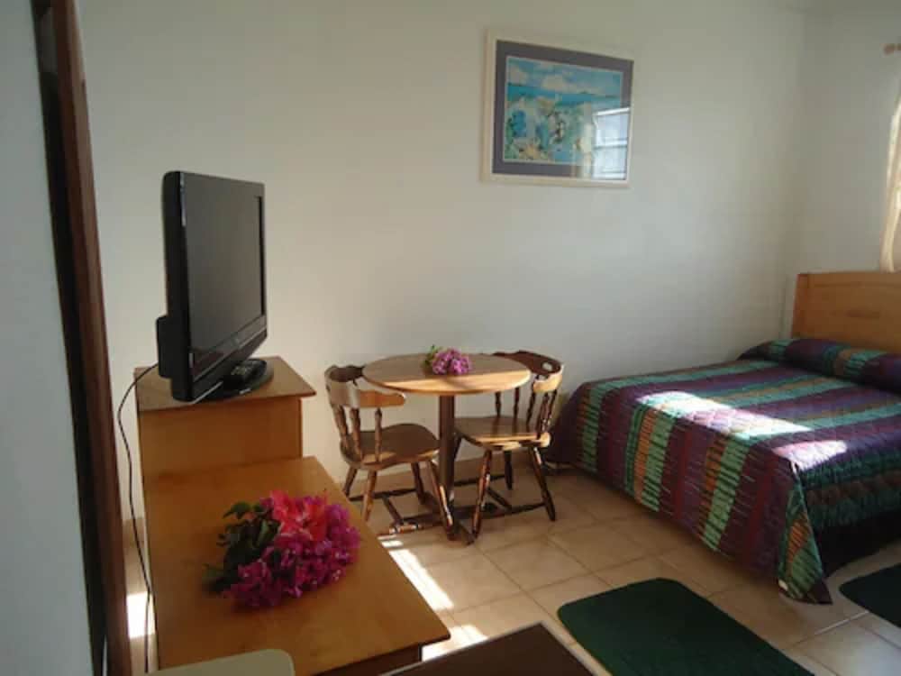 Cat Island Vacations - Orange Creek Inn - Property Image 2