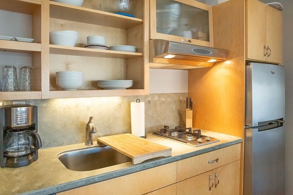 90 San Luis Street Unit B 1 Bedroom Apts by Redawning view 4