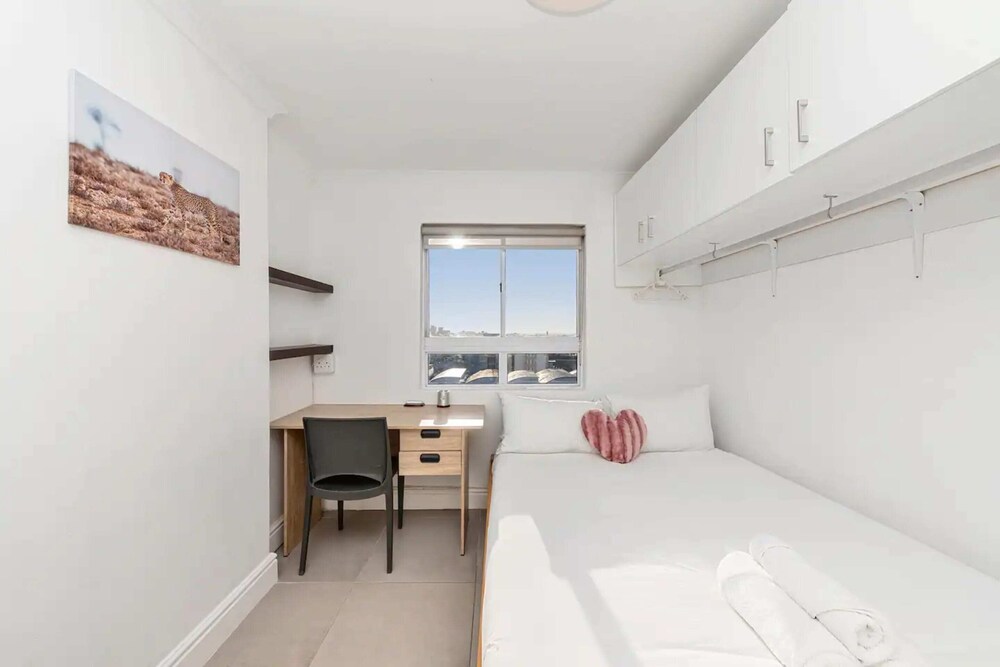 Stunning 2BD APT With a Full Table Mountain View view 2