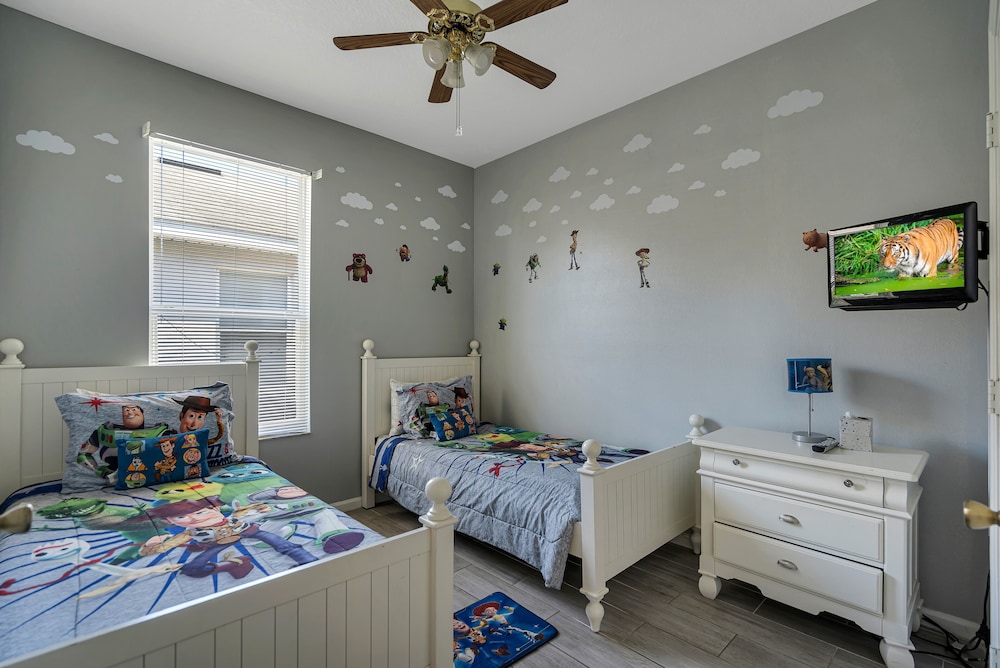 Family Friendly Villa Minutes From Disney World 4 Bedroom Villa by RedAwning view 2