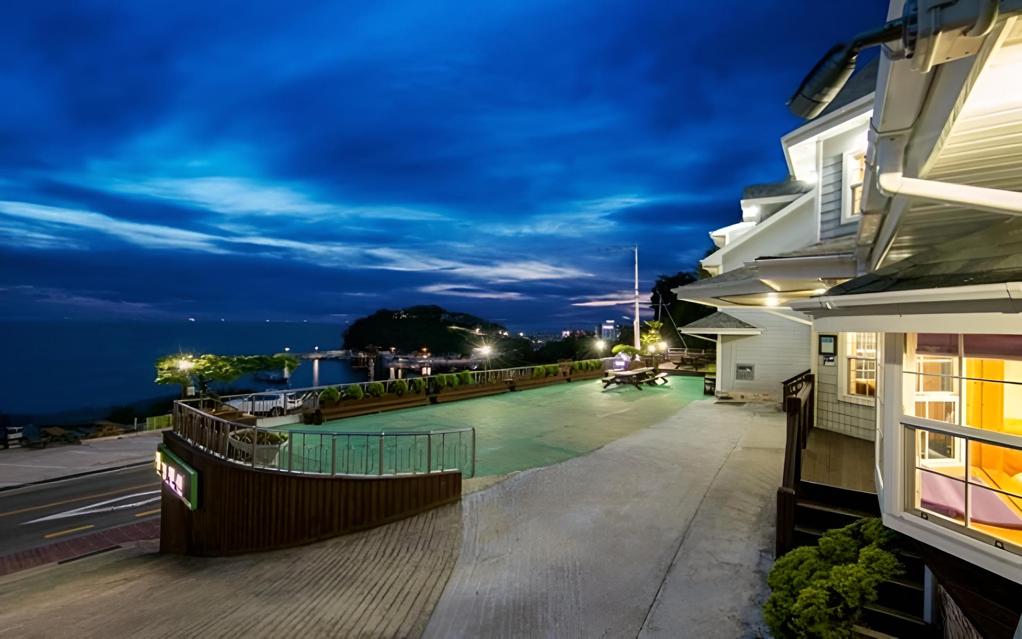 Yeosu Hyangirampunggyeong Pension
