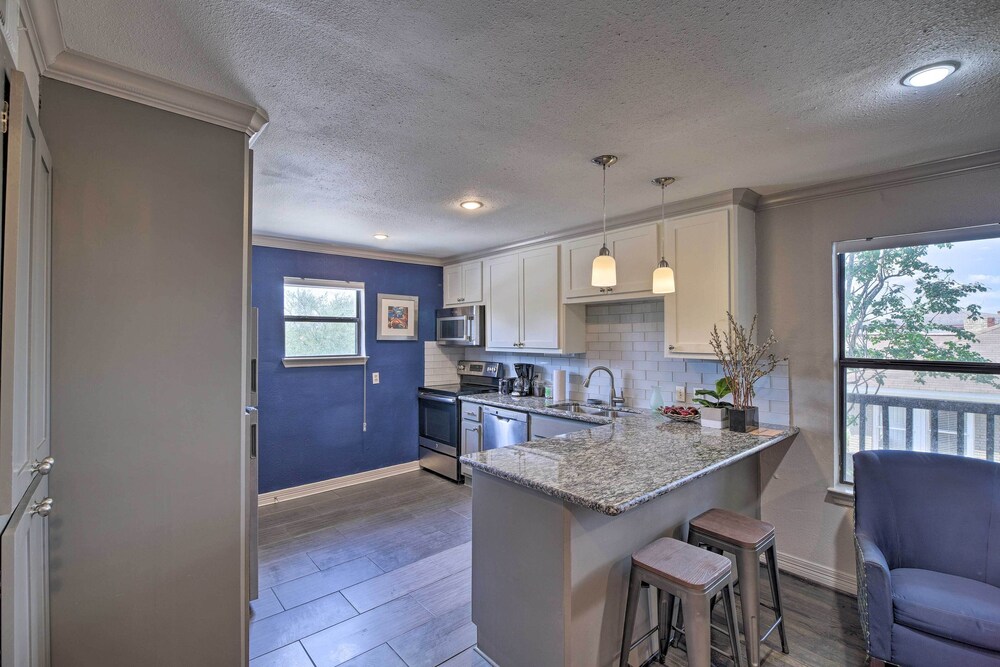 Pet-friendly Condo in Houston w/ Community Grills view 3