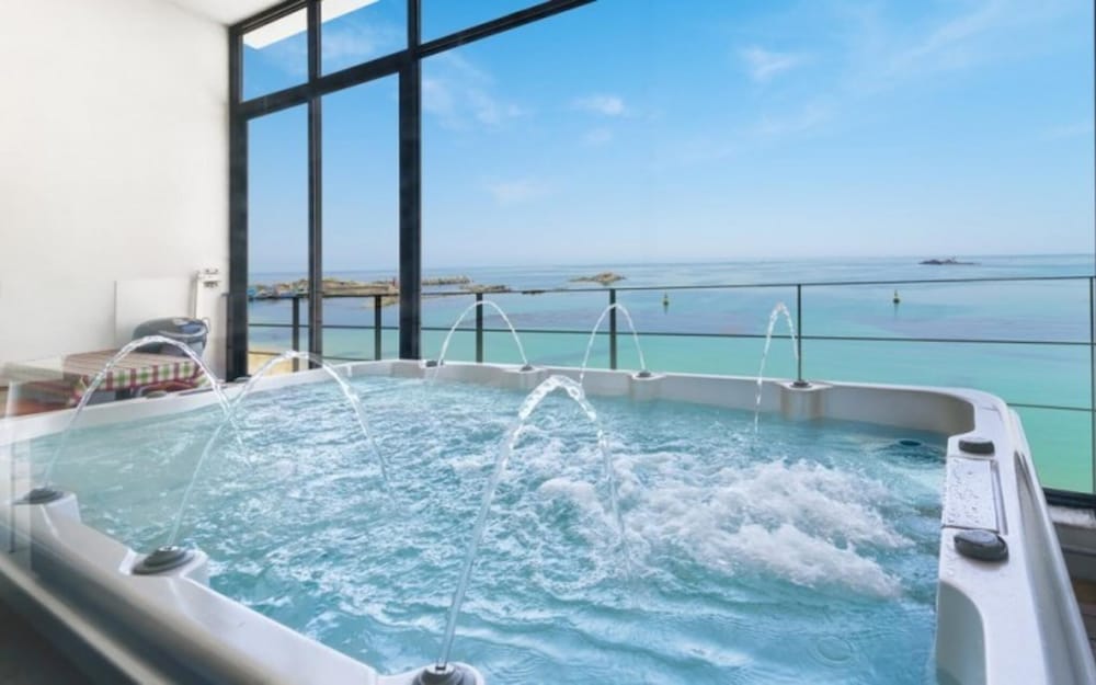 Goseong Croton Pool Villa