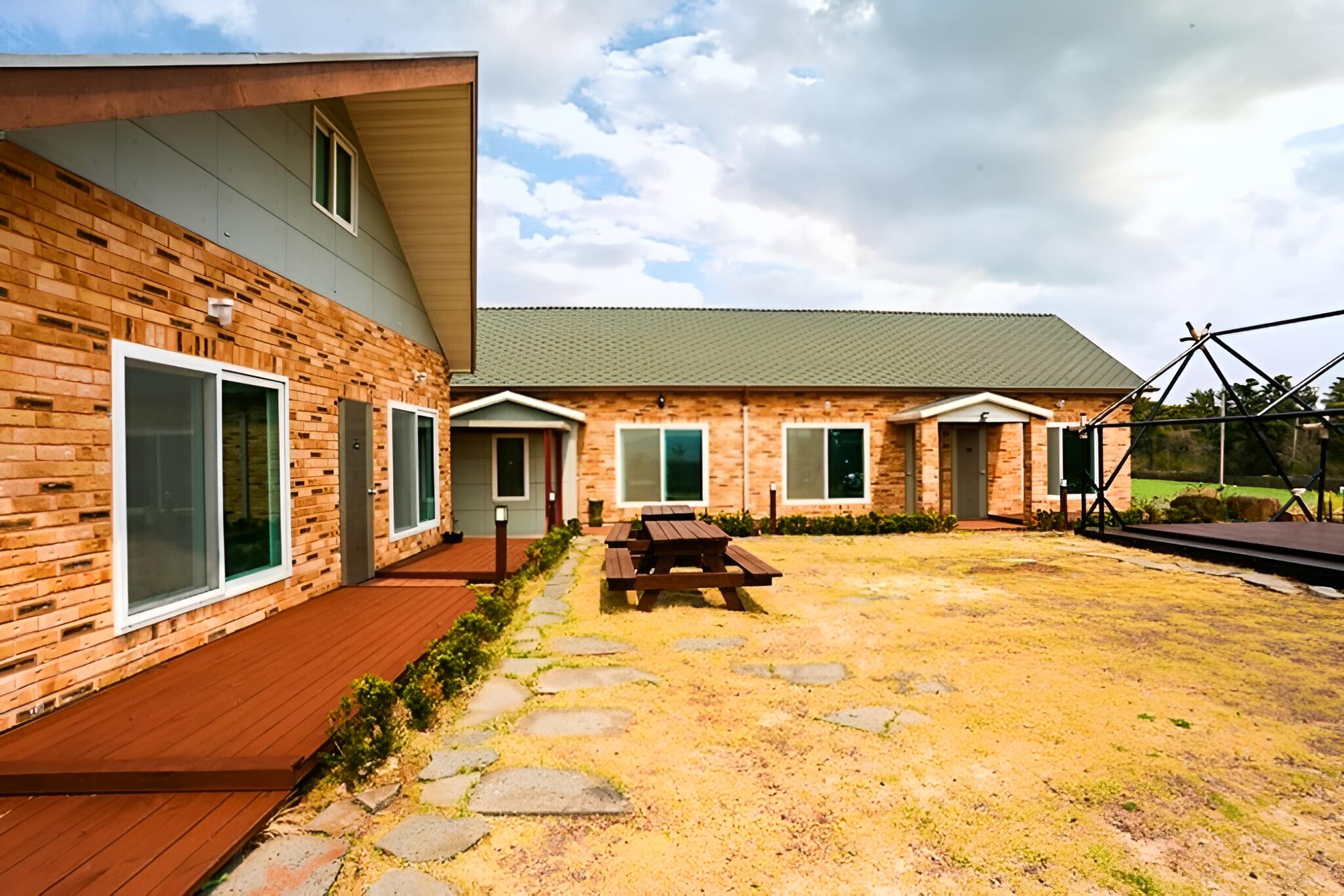 Seoguipo Umblanc Pension