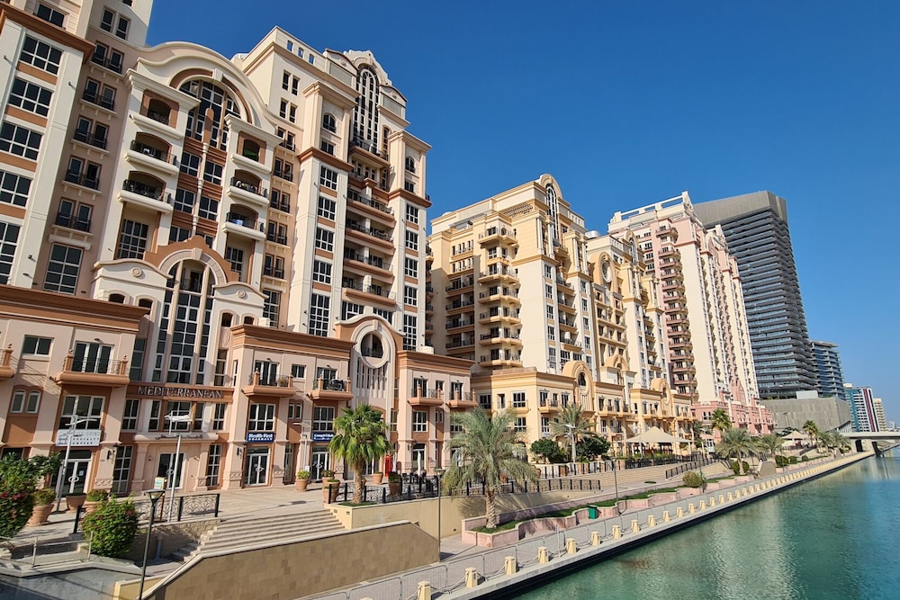 Canal Residence