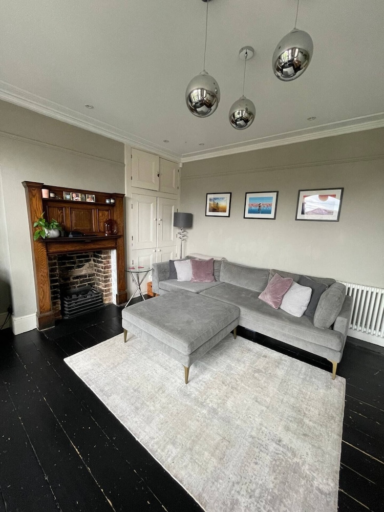 Gorgeous 1BD Flat With Steam Room - South Woodford